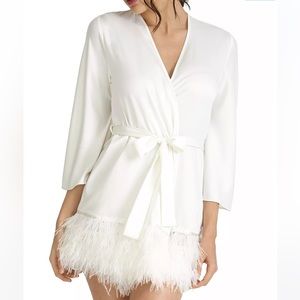 ✨LIKE NEW✨ Rya Collection Swan Charmeuse & Ostrich Feather Wrap Robe Ivory XS/S